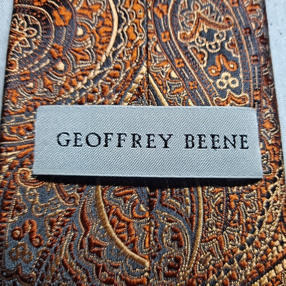 Geoffrey Beene Paisley 💯 Silk Designer Necktie 60" x 3.25" Gold/Brown Luxury - Picture 3 of 9